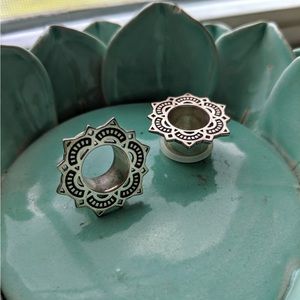 Tawapa Silver (pair) Single Flare Lotus Eyelets
